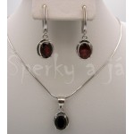 Stříbrná souprava přívěšek náušnice granát ovál | SPERKYAJA.CZ