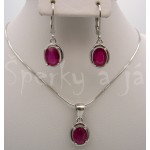 Stříbrná souprava přívěšek náušnice rubín ovál Soupravy šperků