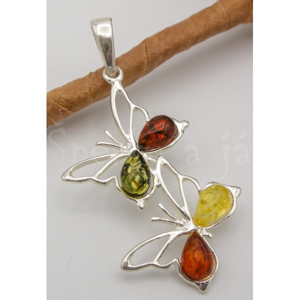 Stříbrný přívěšek jantar trikolor motýli Přívěšky