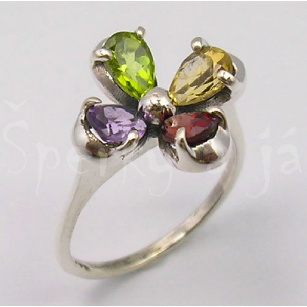 Stříbrný prsten granát srdce Prsteny