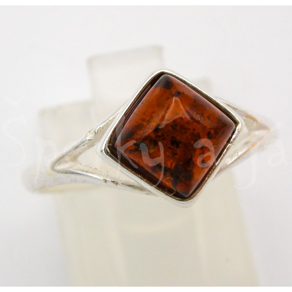 Stříbrný prsten  jantar čtverec Prsteny