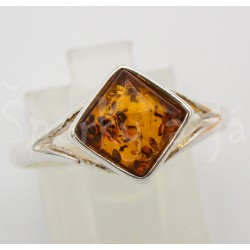 Stříbrný prsten  jantar čtverec Prsteny