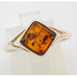Stříbrný prsten  jantar čtverec Prsteny