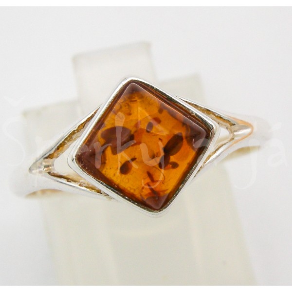 Stříbrný prsten  jantar čtverec Prsteny