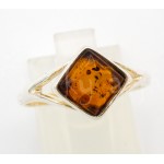 Stříbrný prsten  jantar čtverec Prsteny