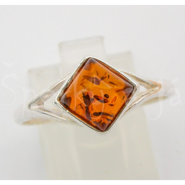 Stříbrný prsten  jantar čtverec Prsteny