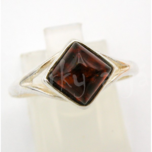 Stříbrný prsten  jantar čtverec Prsteny