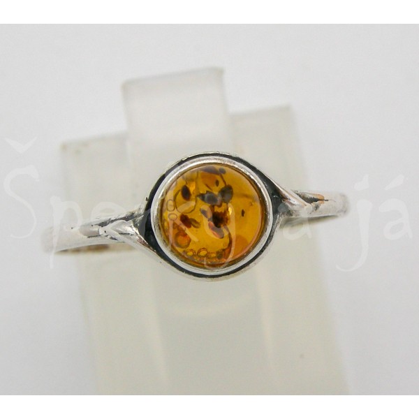 Stříbrný prsten jantar kulatý Prsteny