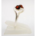 Stříbrný prsten jantar kulatý vlnka Prsteny