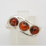 Stříbrný prsten jantar kulatý vlnka Prsteny