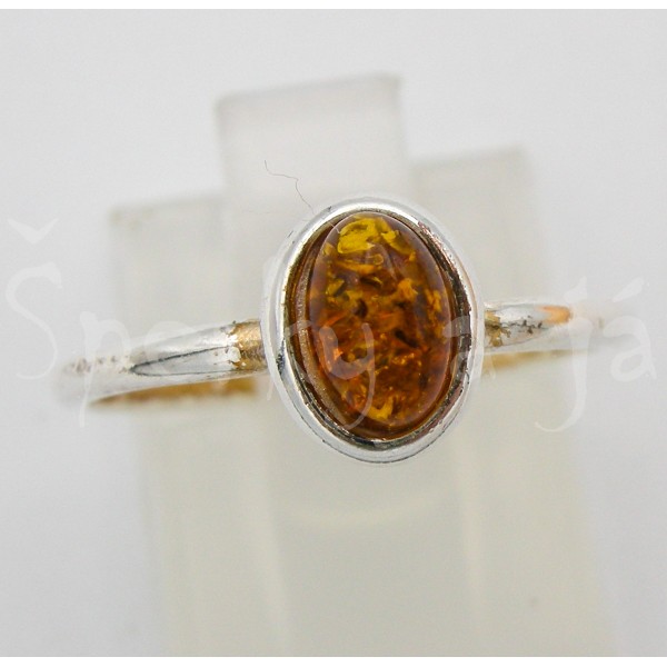 Stříbrný prsten jantar ovál Prsteny