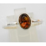 Stříbrný prsten jantar ovál Prsteny