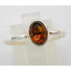 Stříbrný prsten jantar ovál Prsteny