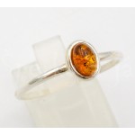 Stříbrný prsten jantar ovál Prsteny