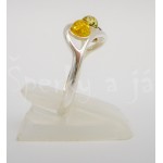 Stříbrný prsten jantar trikolor kulatý vlnka Prsteny