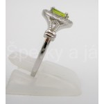 Stříbrný prsten olivín a zirkony ovál | SPERKYAJA.CZ