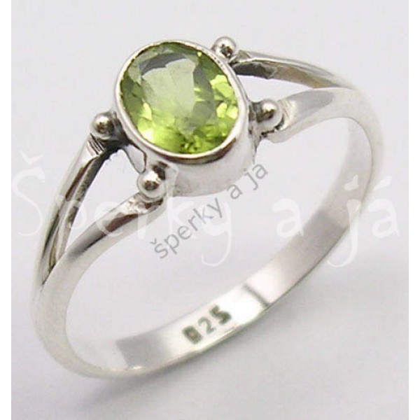 Stříbrný prsten olivín ovál | SPERKYAJA.CZ