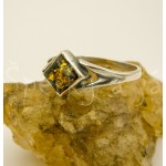 Stříbrný prsten zelený jantar čtverec Prsteny