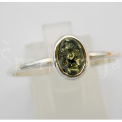 Stříbrný prsten zelený jantar ovál Prsteny